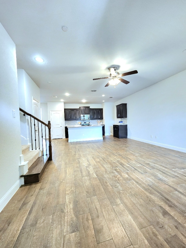 Building Photo - 6820 Meadow Crest Dr
