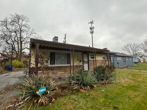 Building Photo - 2163 Grasmere Ave