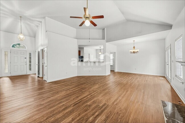 Foto del edificio - 4804 Peninsula Pointe Dr