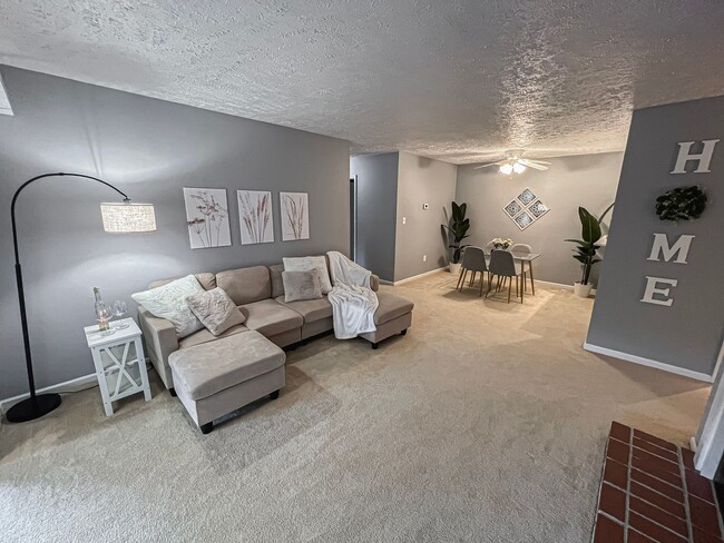 Building Photo - Fully Furnished And Stylish 1 Bedroom 1 Ba...
