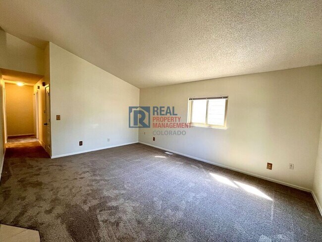 Foto del edificio - 4945 Marabou Way