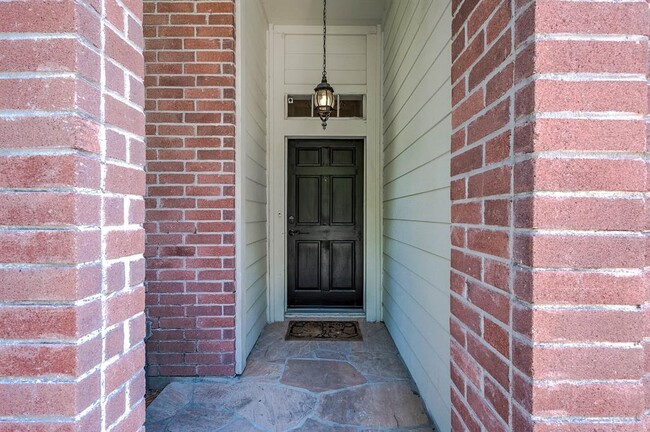 Building Photo - 16902 Colony Creek Dr
