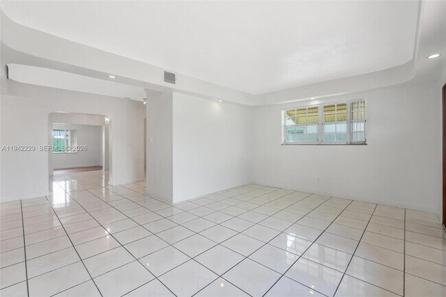 Building Photo - 6240 SW 21st St