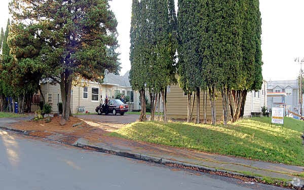 Building Photo - 9465-9477 N Mohawk Ave