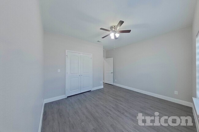 Foto del edificio - 1908 Carrington Dr