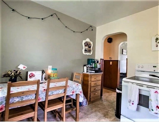 Foto del edificio - AVAILABLE JUNE 1--2305 S Grange