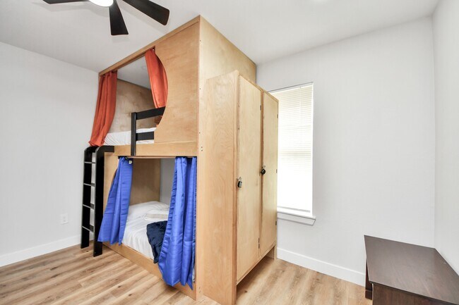 Foto del edificio - 5115 Clay St