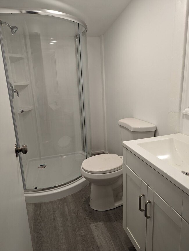 Building Photo - Charming 1 bedroom pet-friendly house