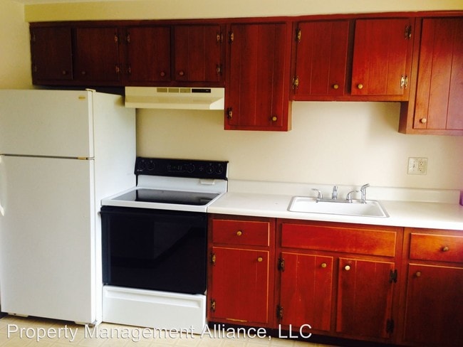 Building Photo - 358 N Edwards Ave