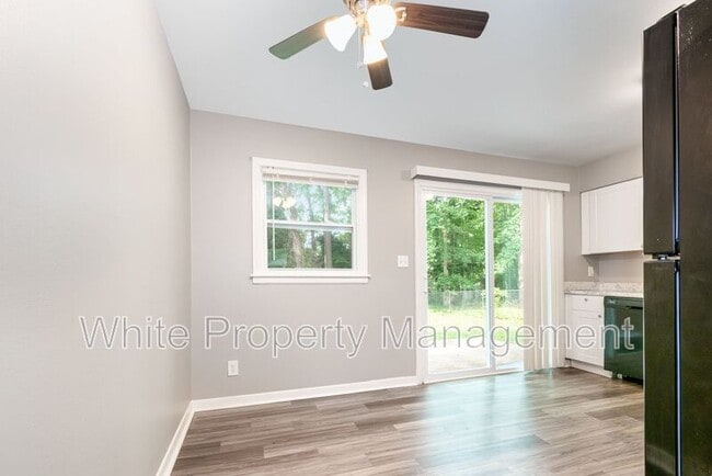 Building Photo - 600 Camrose Dr