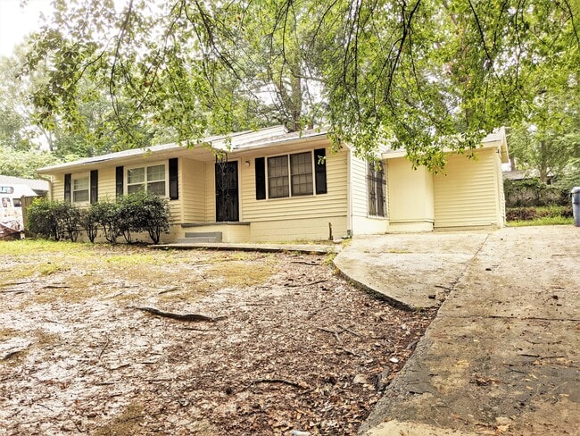 Photo - 1144 Regis Rd SE House