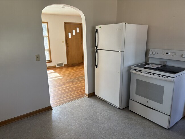 Building Photo - 326-328 E McPherson