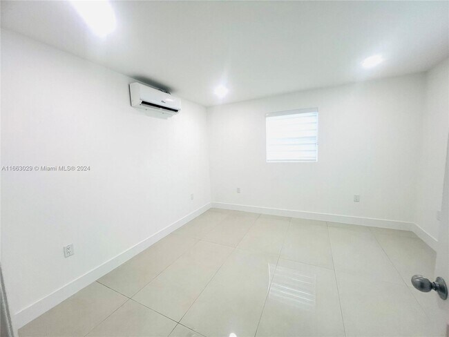 Building Photo - 651 SW 67th Ave