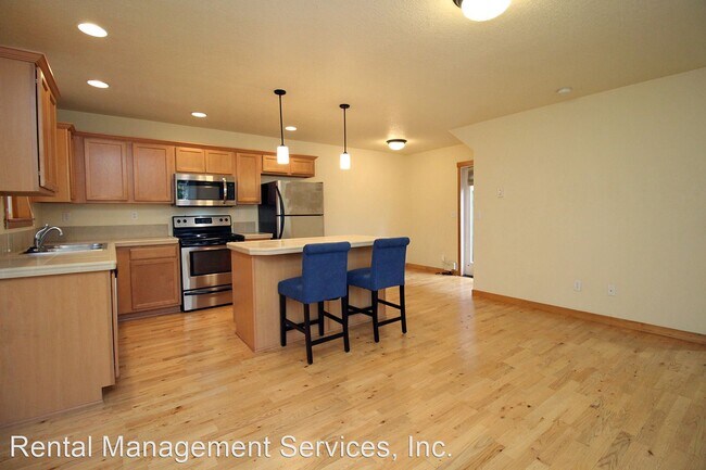 Building Photo - 2 br, 1 bath House - 5612 SE 22nd Ave