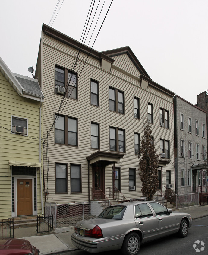 Primary Photo - 520-522 28th St