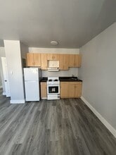 Building Photo - 570 Ellice Ave