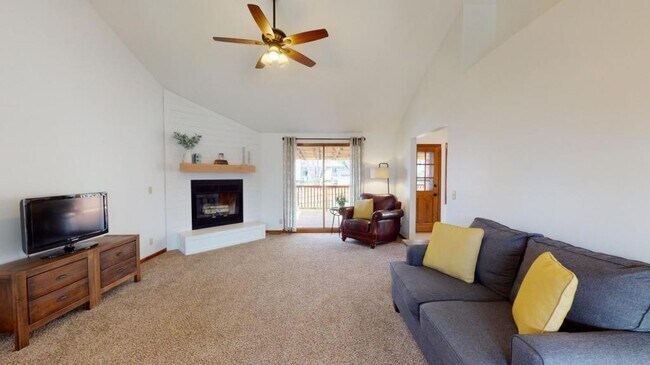 Building Photo - 204 Summerset Dr