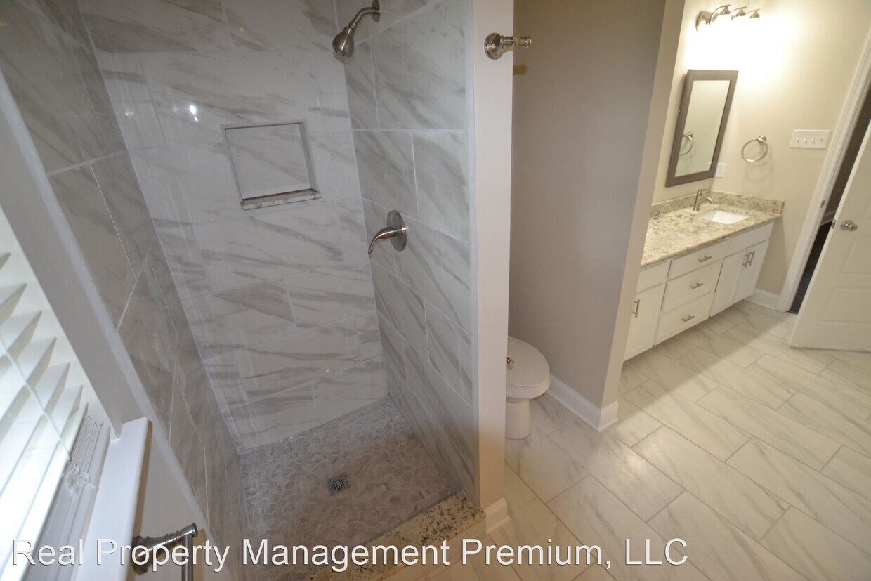 Foto principal - 4 br, 2 bath House - 2819 Church St