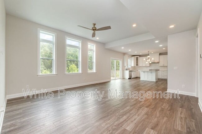 Building Photo - 209 Forsythia Ln
