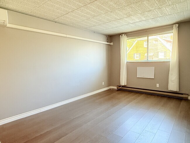 Photo du bâtiment - 360 Tecumseh Rd W