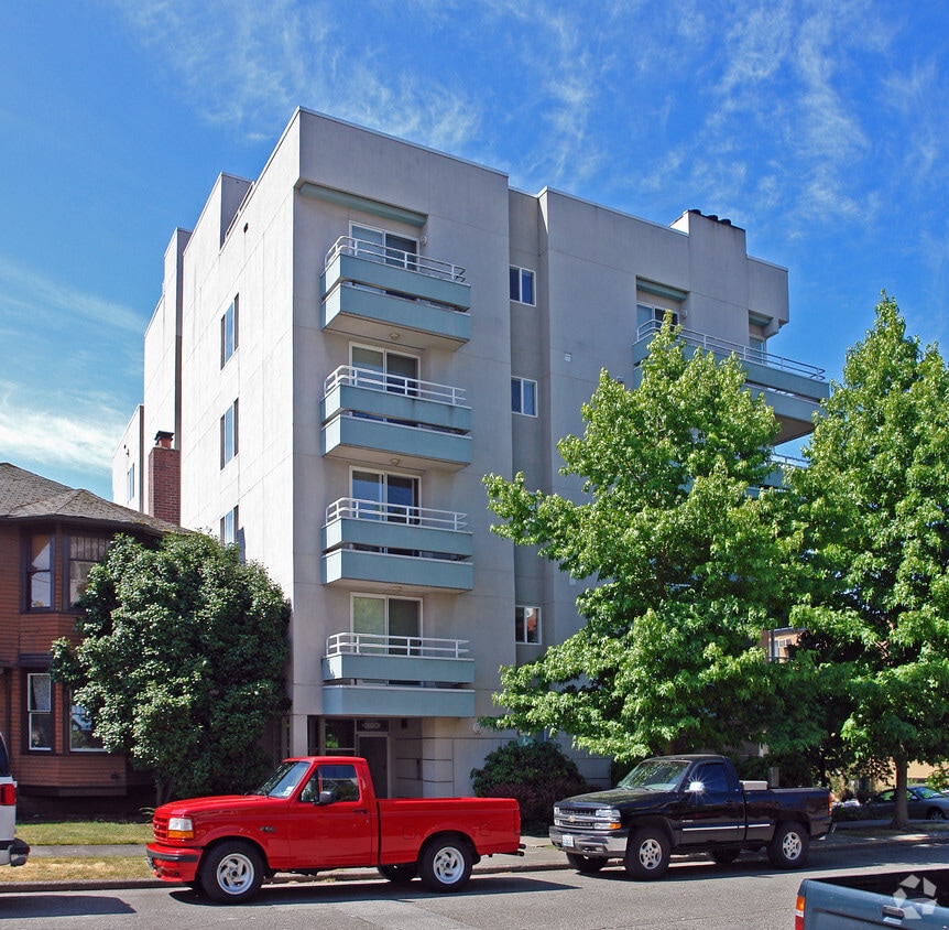 Primary Photo - West Republican Place