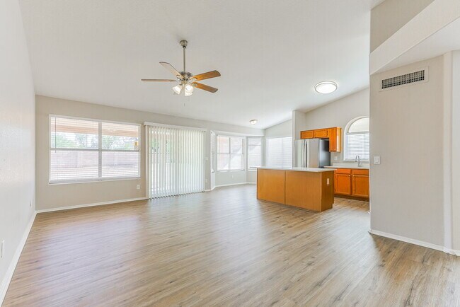 Foto del edificio - 4262 E Alder Ave