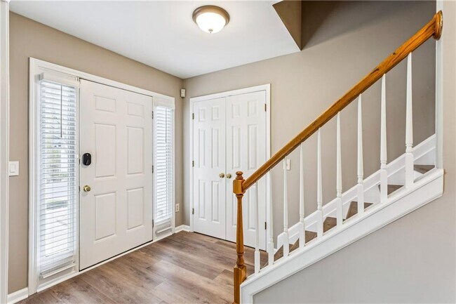 Building Photo - 52 Bridle Ln