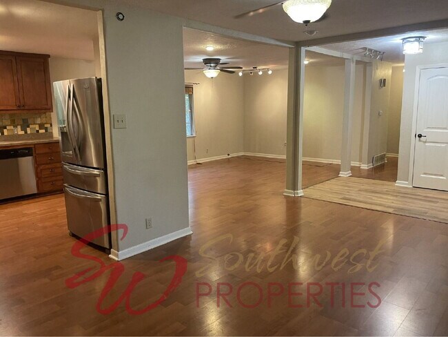 Foto del edificio - Charming 3 Bed / 2 Bath Home in a Quiet Central Neighborhood