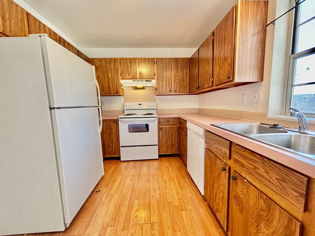 Building Photo - Fantastic Opportunity for a Great Condo in...