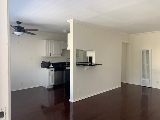 Building Photo - 1547 Saltair S Ave