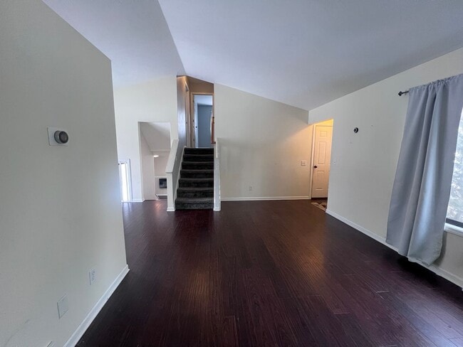 Foto del edificio - Single Family Home - Three Bedroom Tri-level!