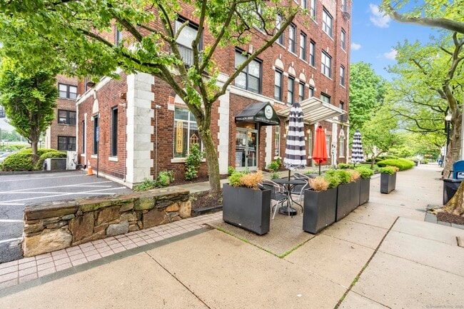 Foto del edificio - 881 Lafayette Blvd