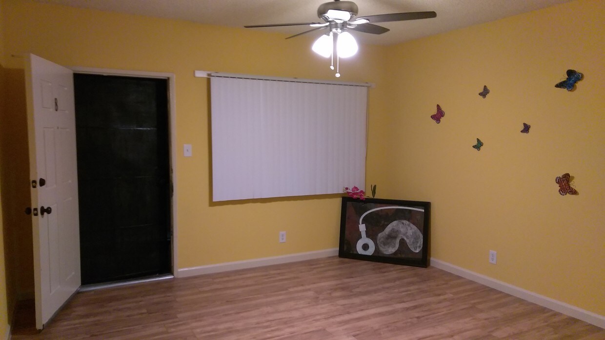 Foto principal - 1253 W 106th St