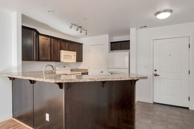 Foto del edificio - Stunning Down Town Condo in Secure Building