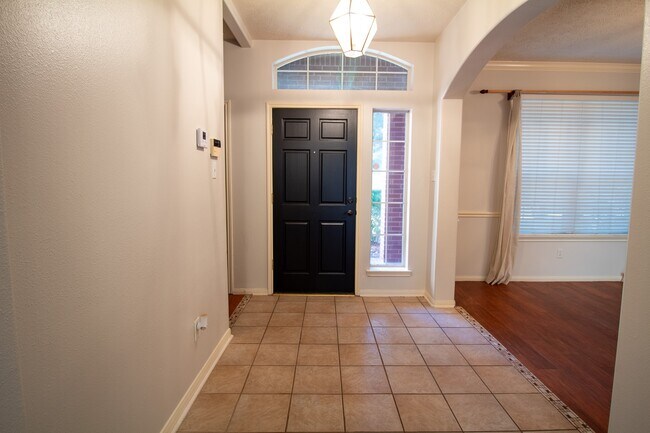 Foto del edificio - 2111 Grovewood Park