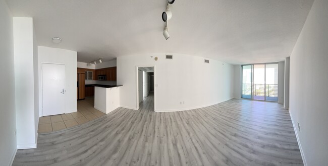 Panoramic - 335 S Biscayne Blvd