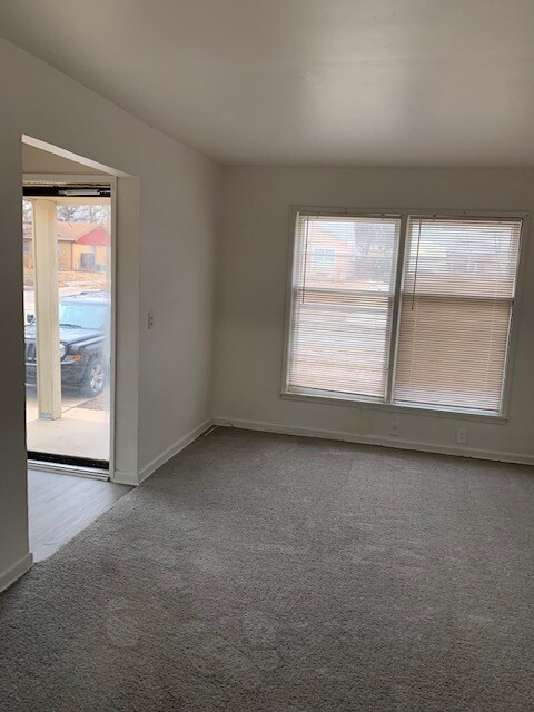 Foto del edificio - Charming 2-Bedroom Duplex in Wichita with Spacious Layout