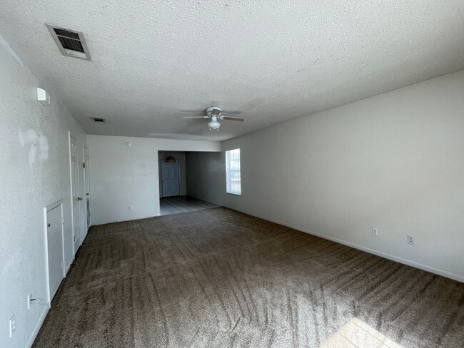 Building Photo - 904 Clairidge Ave