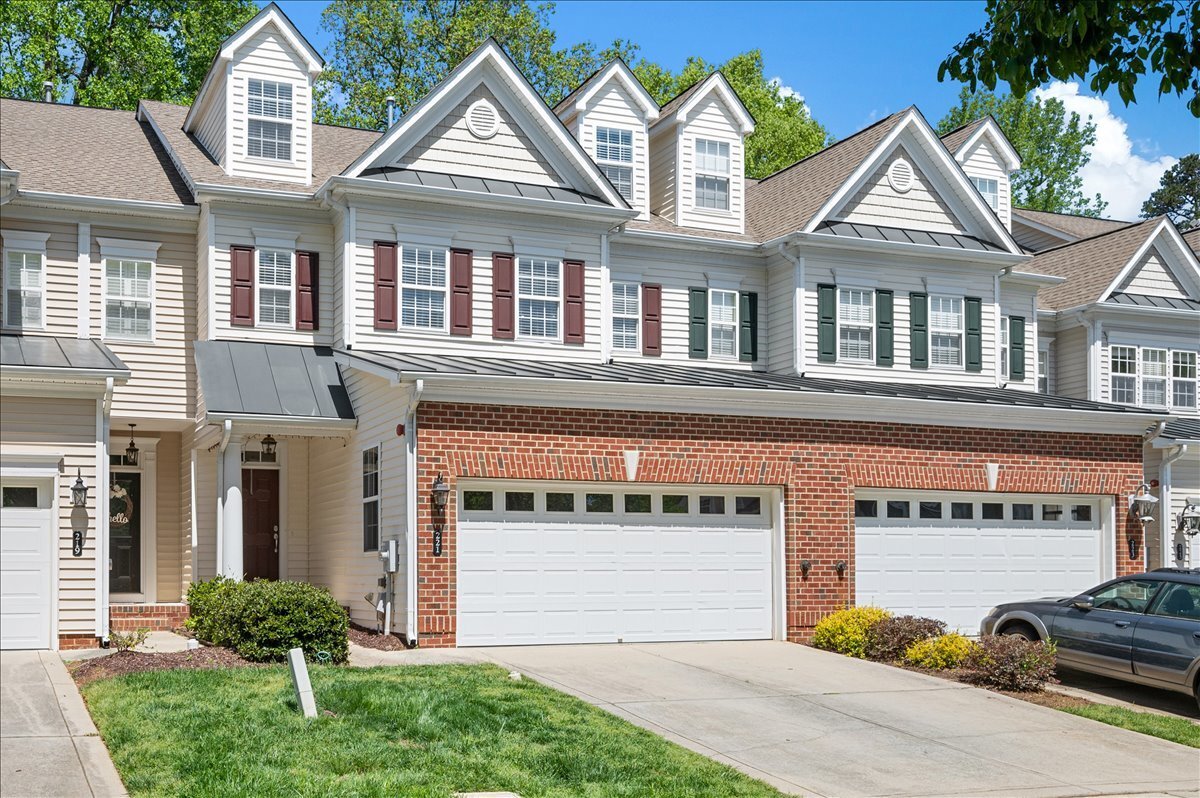 Primary Photo - Luxury Townhome in Chapel Hill Lake Hogan ...