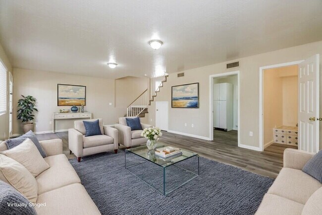 Foto del edificio - 4649 E Towne Ln