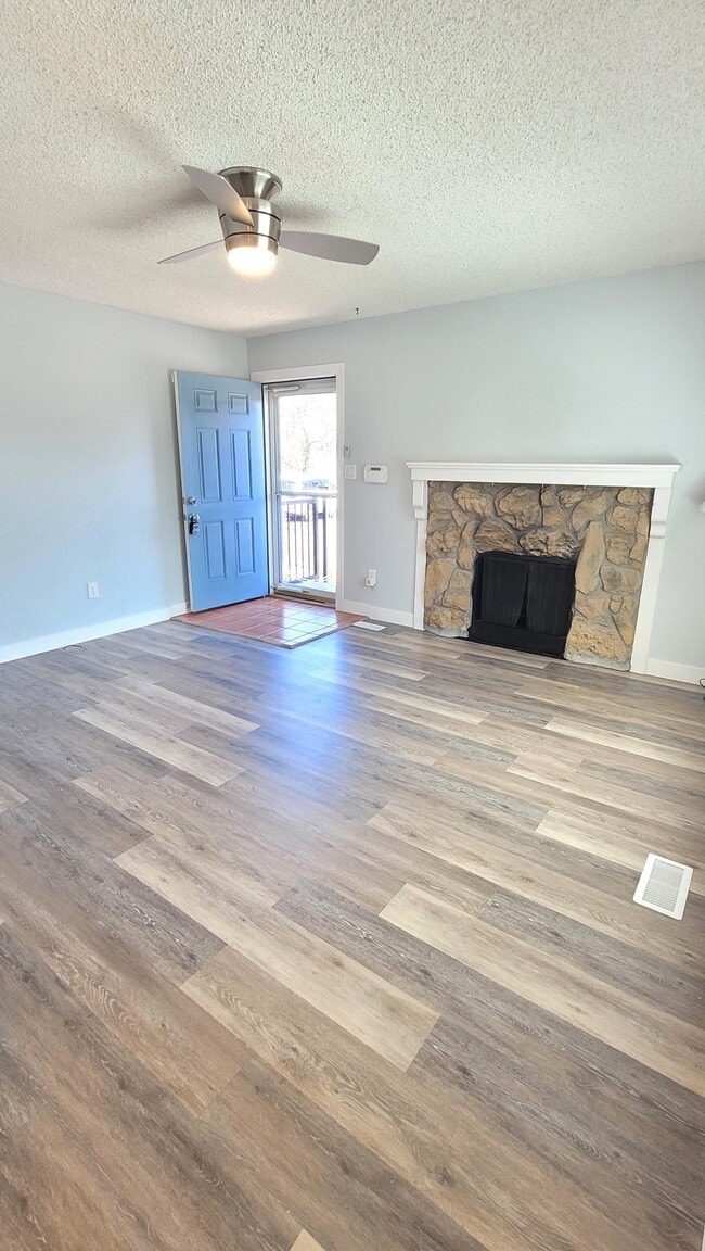 Building Photo - 2830 Hearthwood Ln