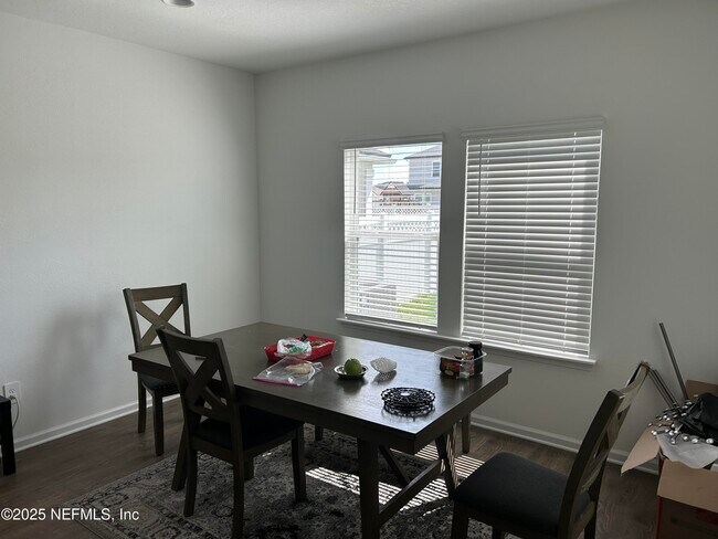Foto del edificio - 588 Silver Landing Dr