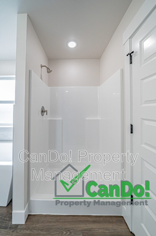 Foto principal - 2998 Huntshire Ave