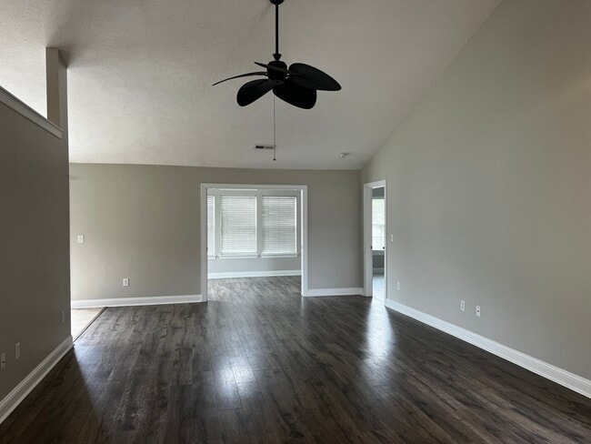 Building Photo - 3/2 in Forestbrook Available Now!