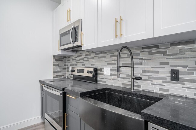 Foto del edificio - 211 BALDWIN Ave