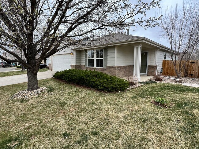 Building Photo - Great Location 3 Bed, 2 Bath, 2 Car, Close...