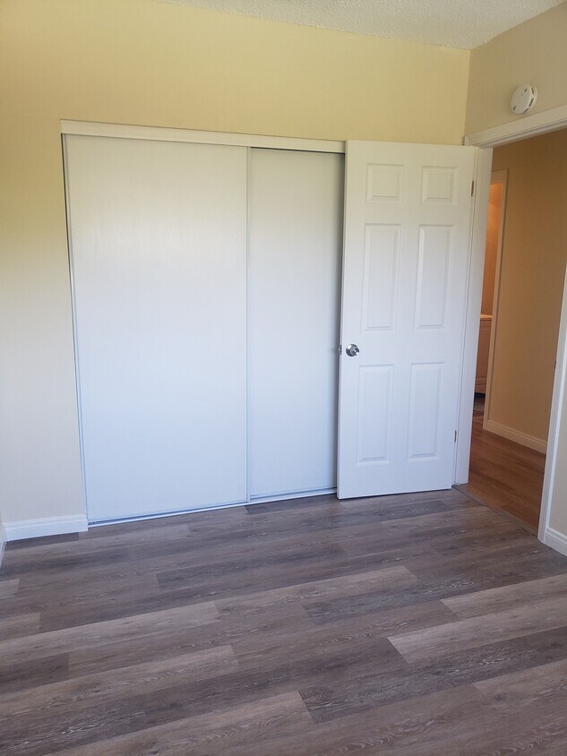 Foto principal - 2955 S Mayflower Ave