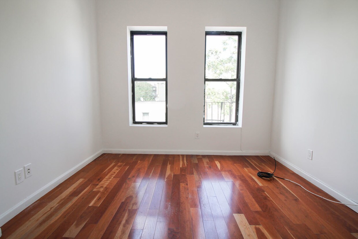 Primary Photo - 211 Knickerbocker Ave