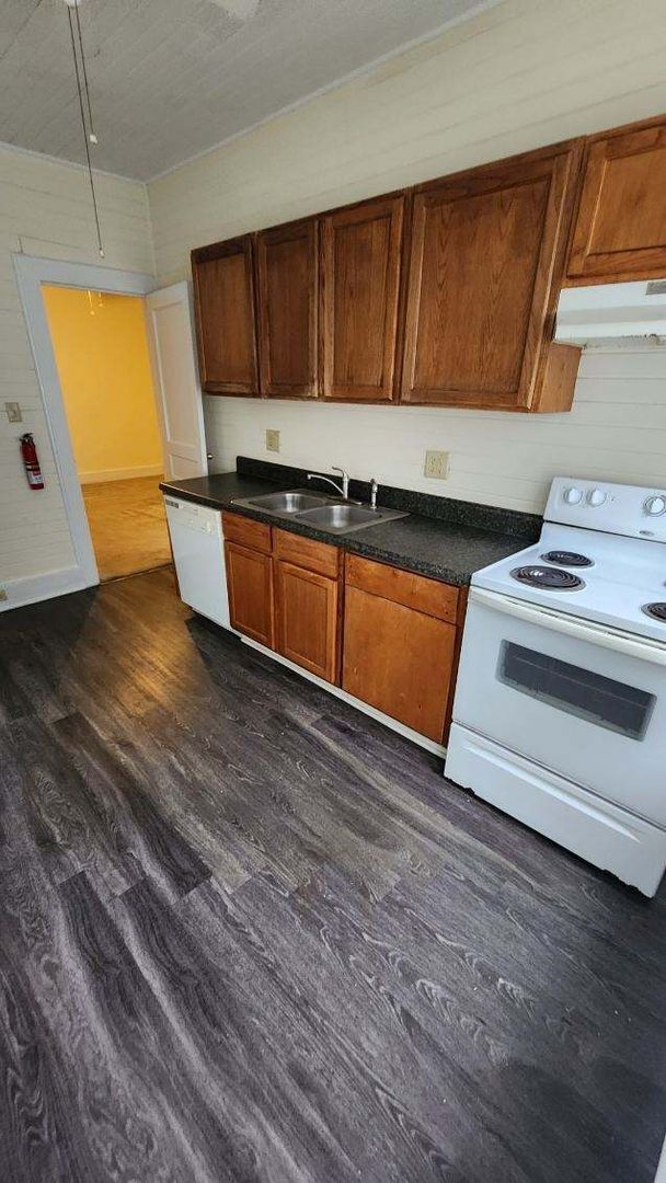 Foto del edificio - 1 Bedroom Apartment near Lake Olmstead