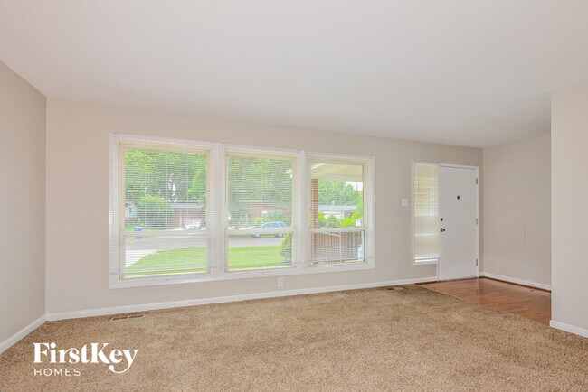 Foto del edificio - 3245 Santiago Dr